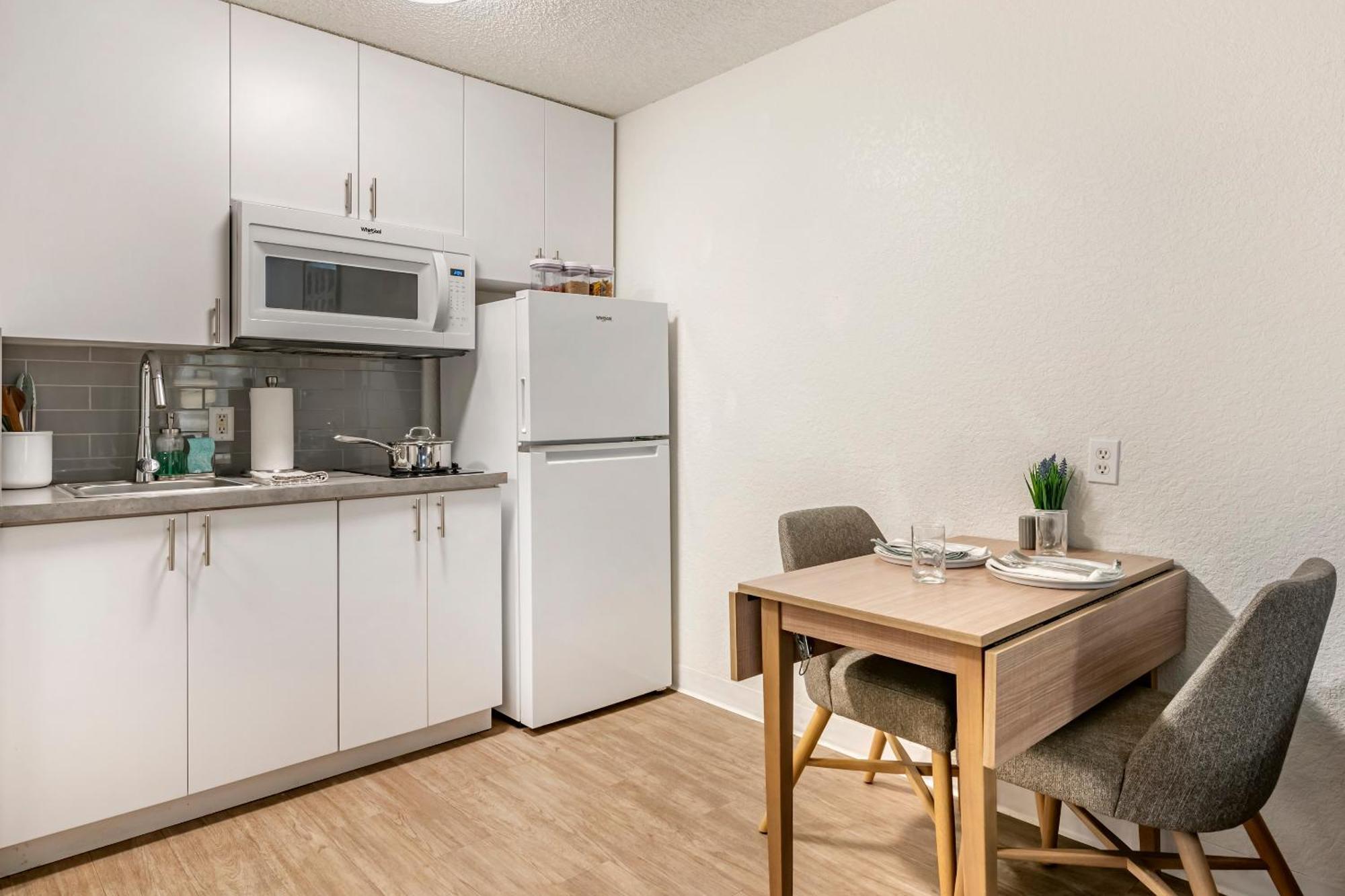 Intown Suites Extended Stay Greensboro Nc - Airport Extérieur photo