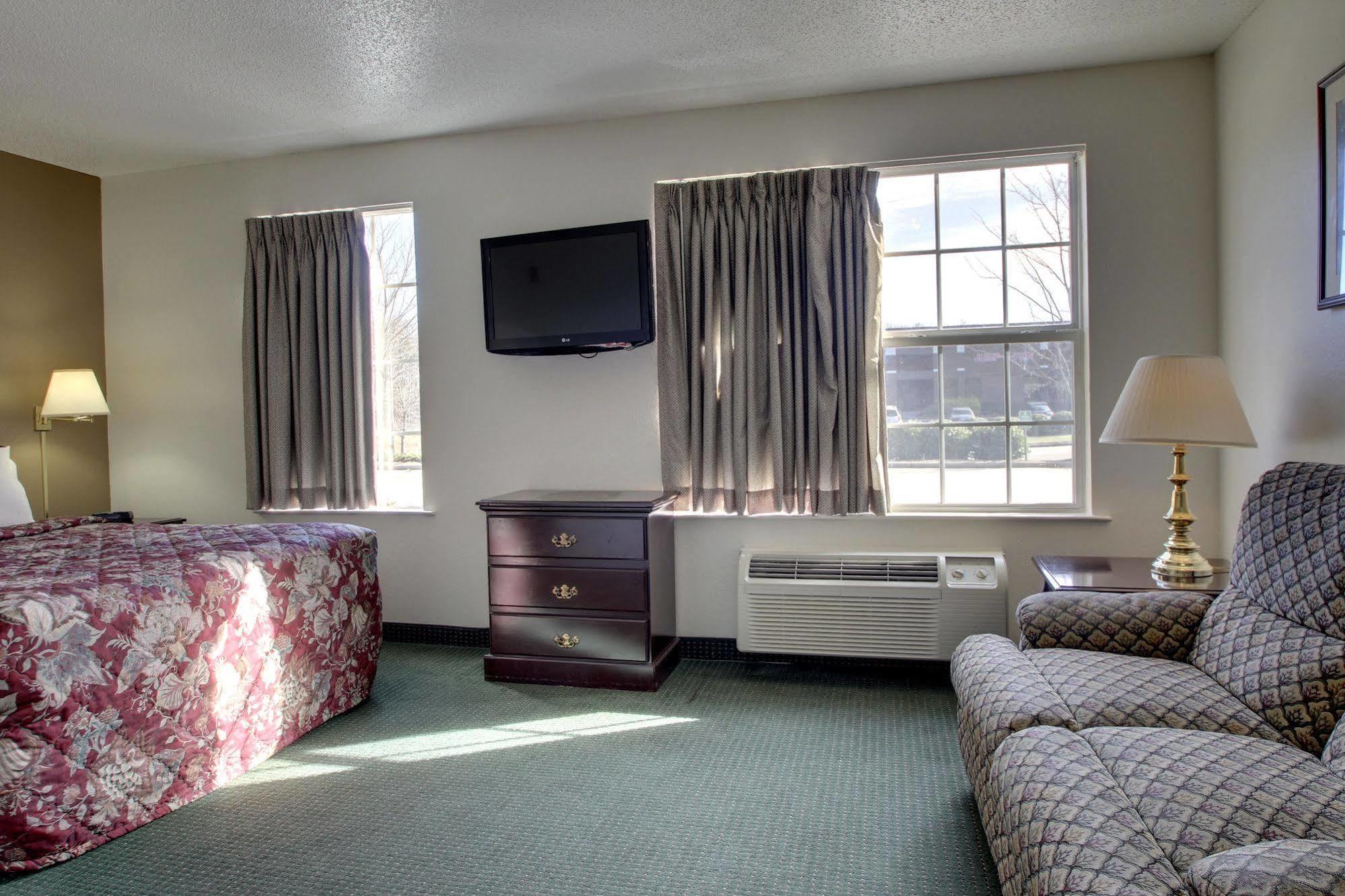 Intown Suites Extended Stay Greensboro Nc - Airport Extérieur photo