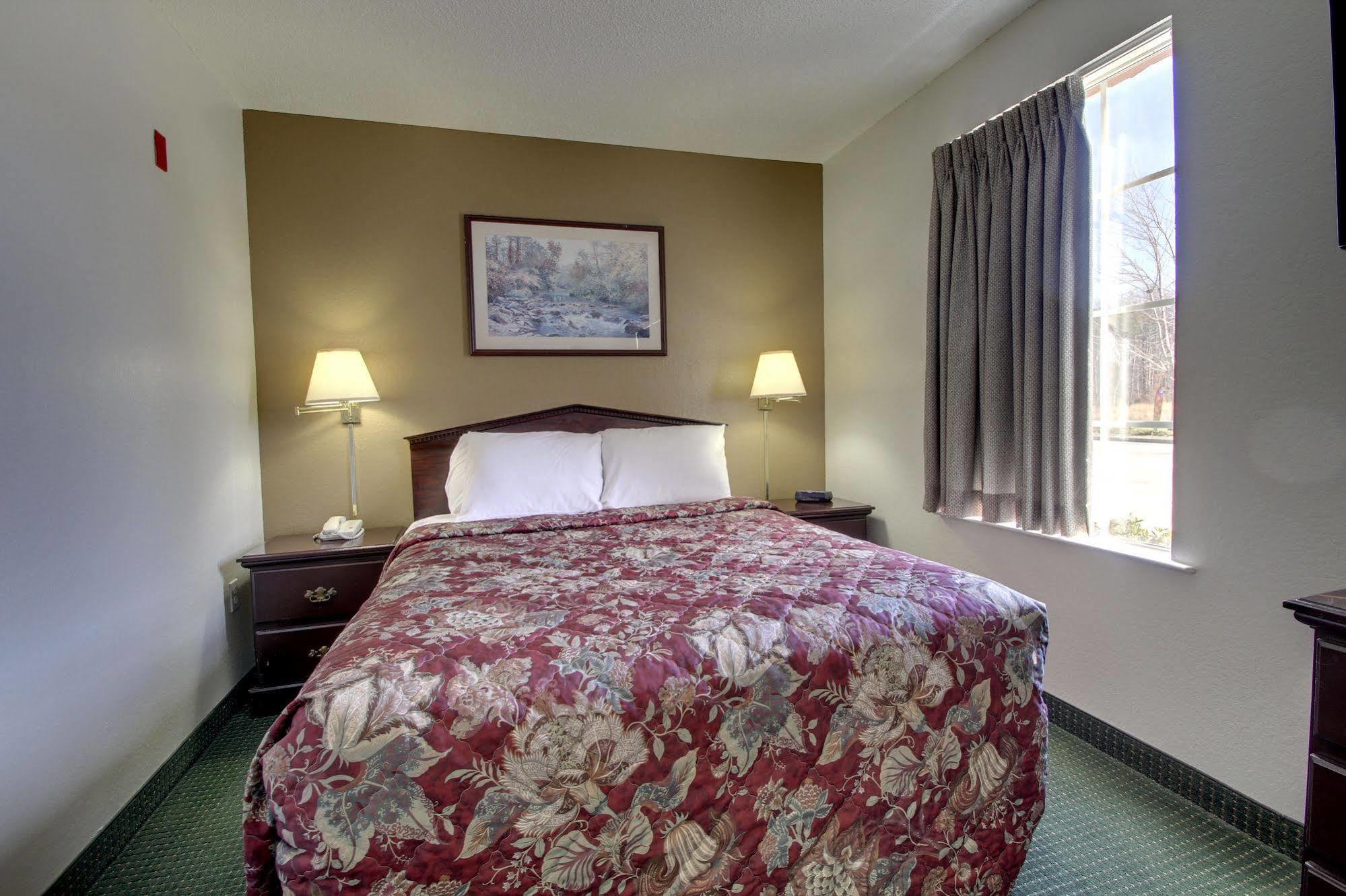 Intown Suites Extended Stay Greensboro Nc - Airport Extérieur photo