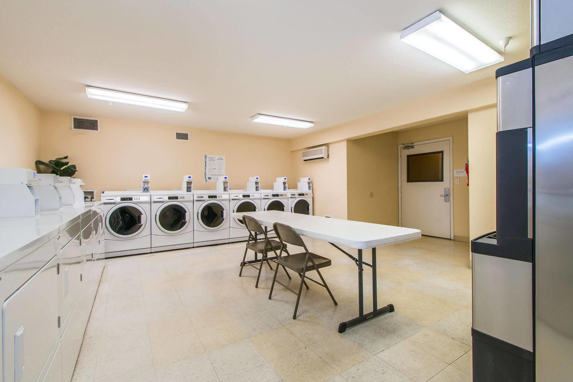 Intown Suites Extended Stay Greensboro Nc - Airport Extérieur photo
