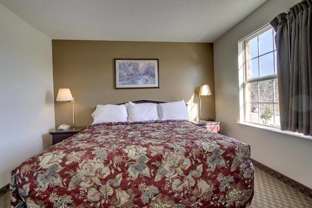 Intown Suites Extended Stay Greensboro Nc - Airport Extérieur photo