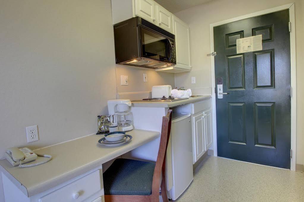 Intown Suites Extended Stay Greensboro Nc - Airport Extérieur photo
